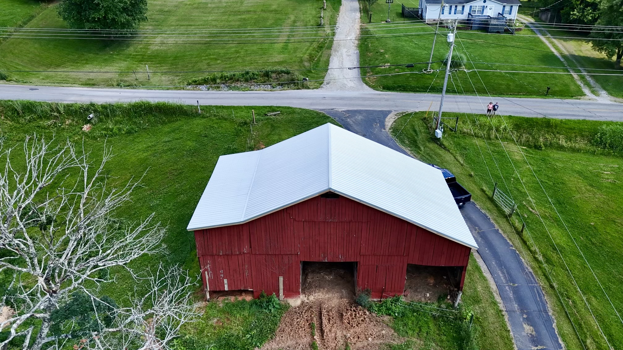 A Dreamy Barn Makeover in Morristown, TN: Embracing the Elegance of Metal Roofing